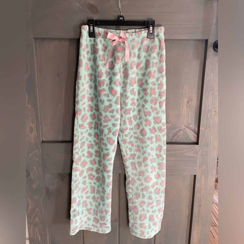 Fleece pajama pants 
Leopard print 
Green & Pink 
14/16